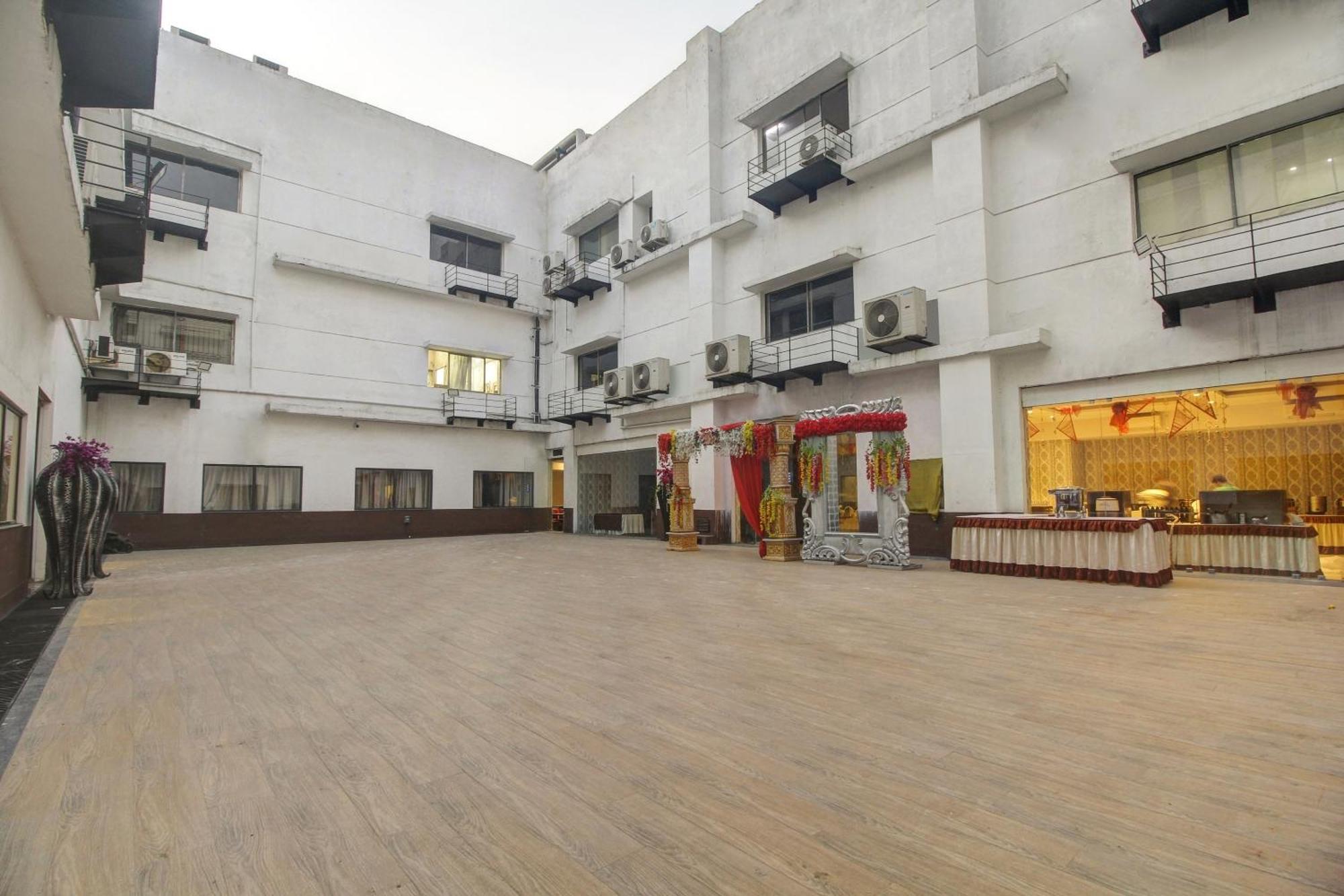 Townhouse Oak Sohotel Haora Екстер'єр фото